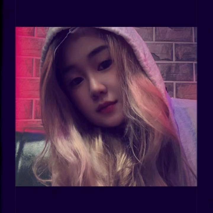 大龄阿姨@   连赞拉黑🤬