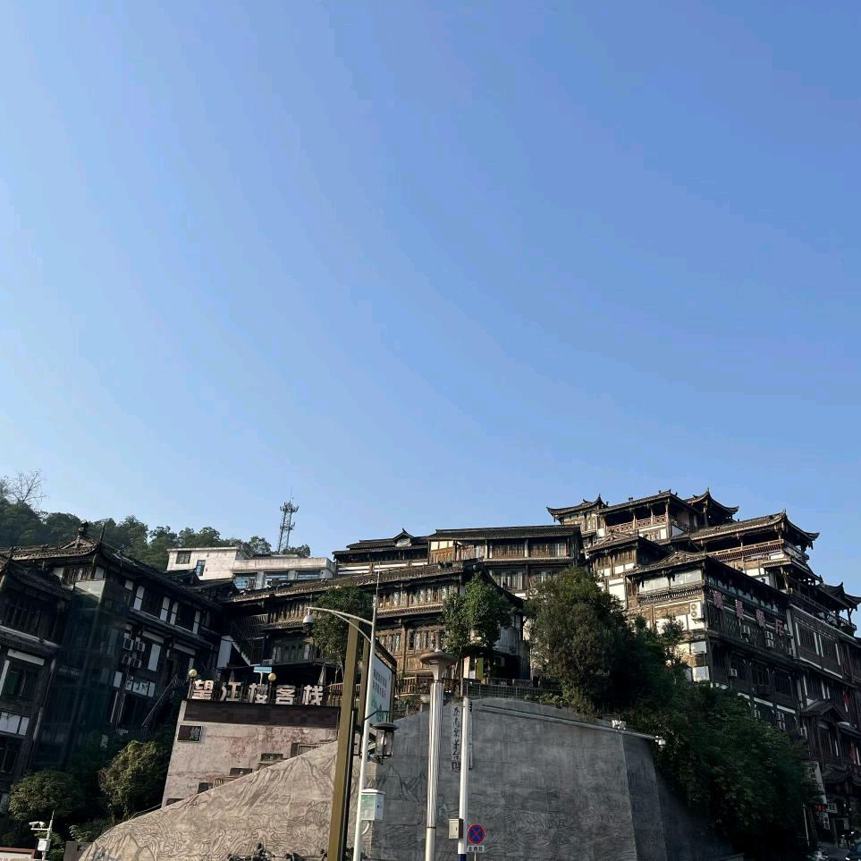 看着月亮盼星星