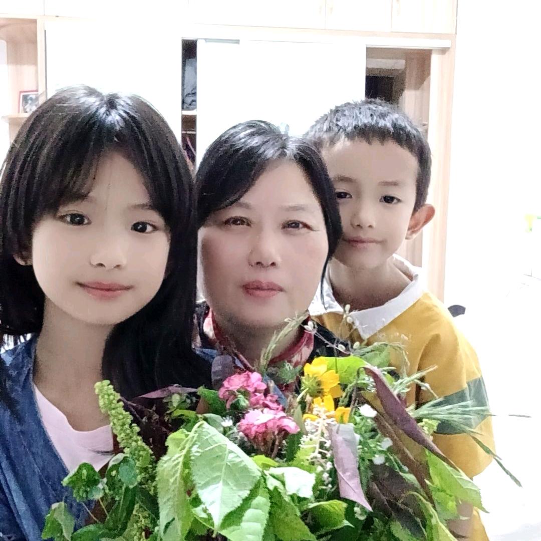 华福英，湖南衡山工业园佳城对面华英住宿