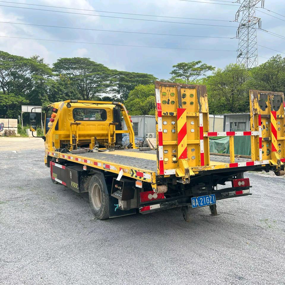 军哥一路相助～拖车