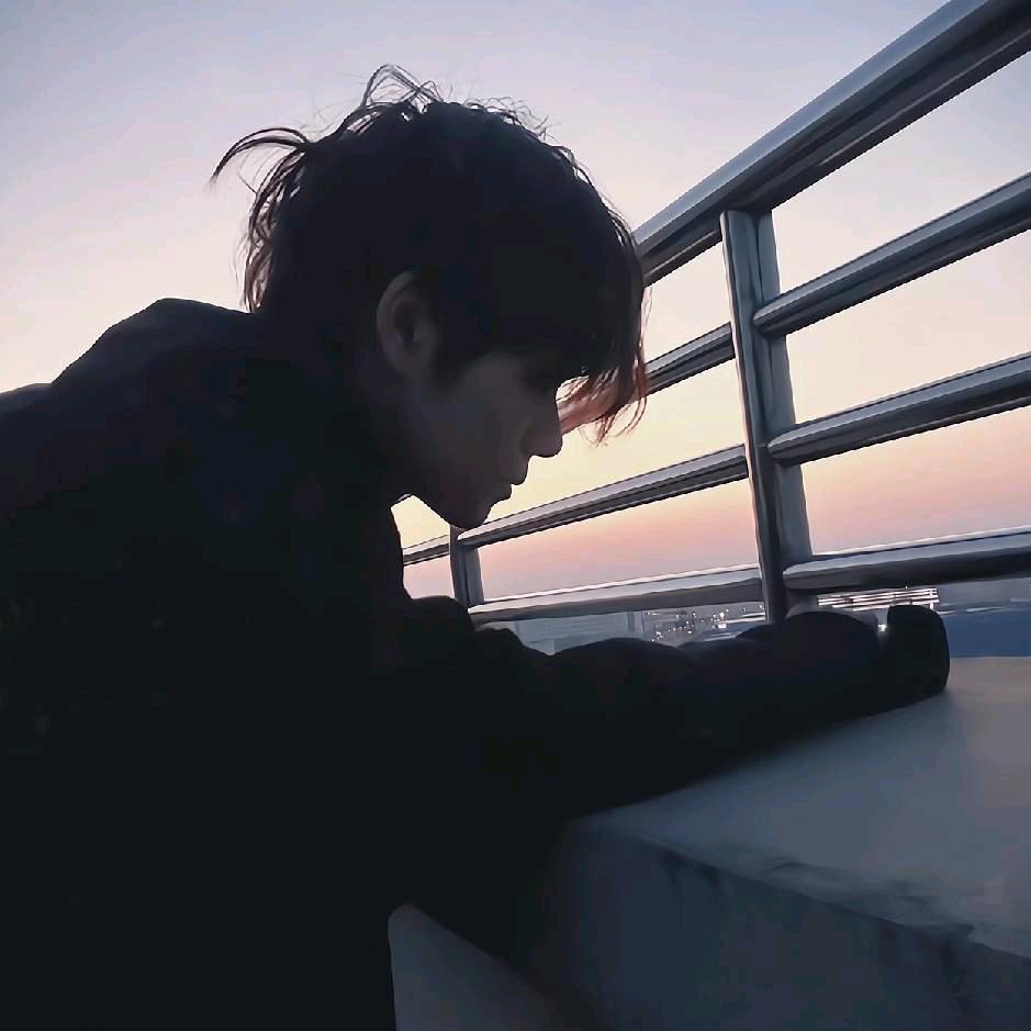 优雅的文静男孩