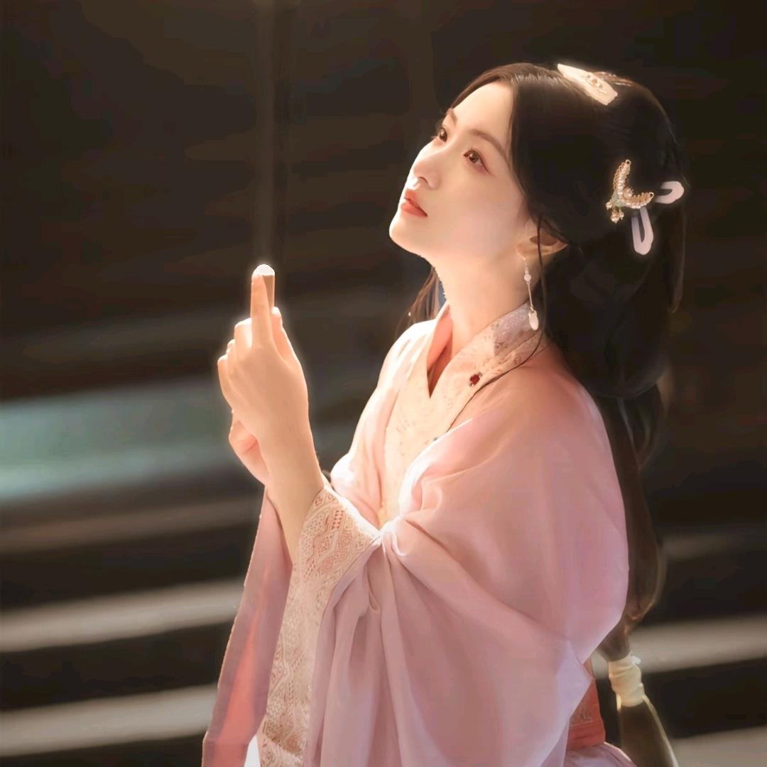 绮绮*努力赚钱钱💰💰