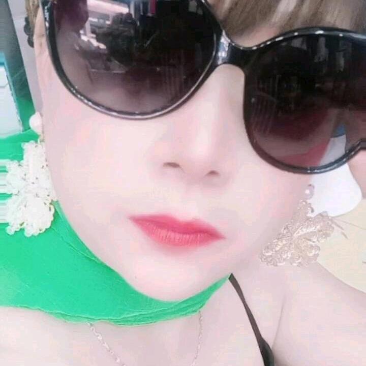 重庆，鑫盛服饰，，媛媛