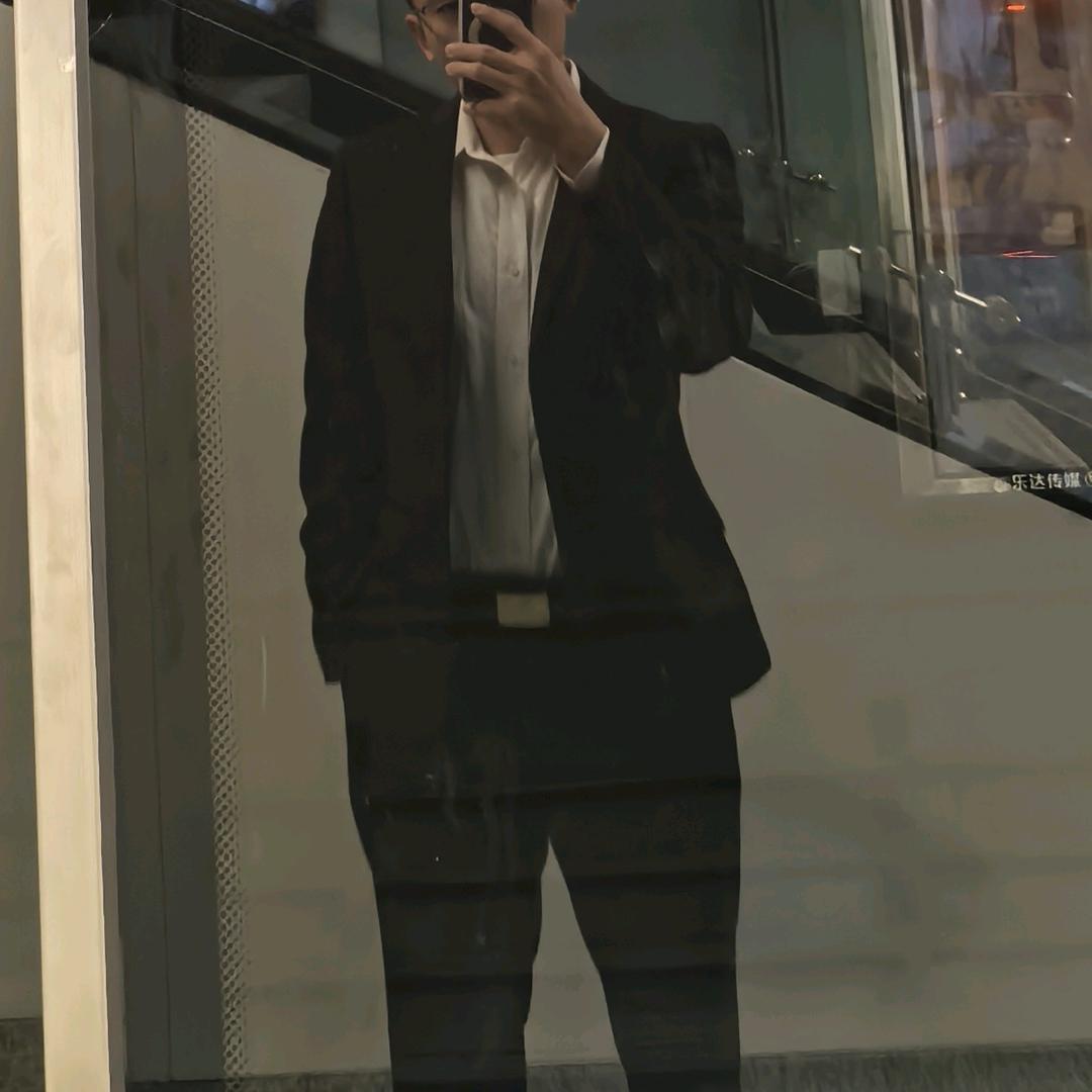 穿阿迪把地球达斯