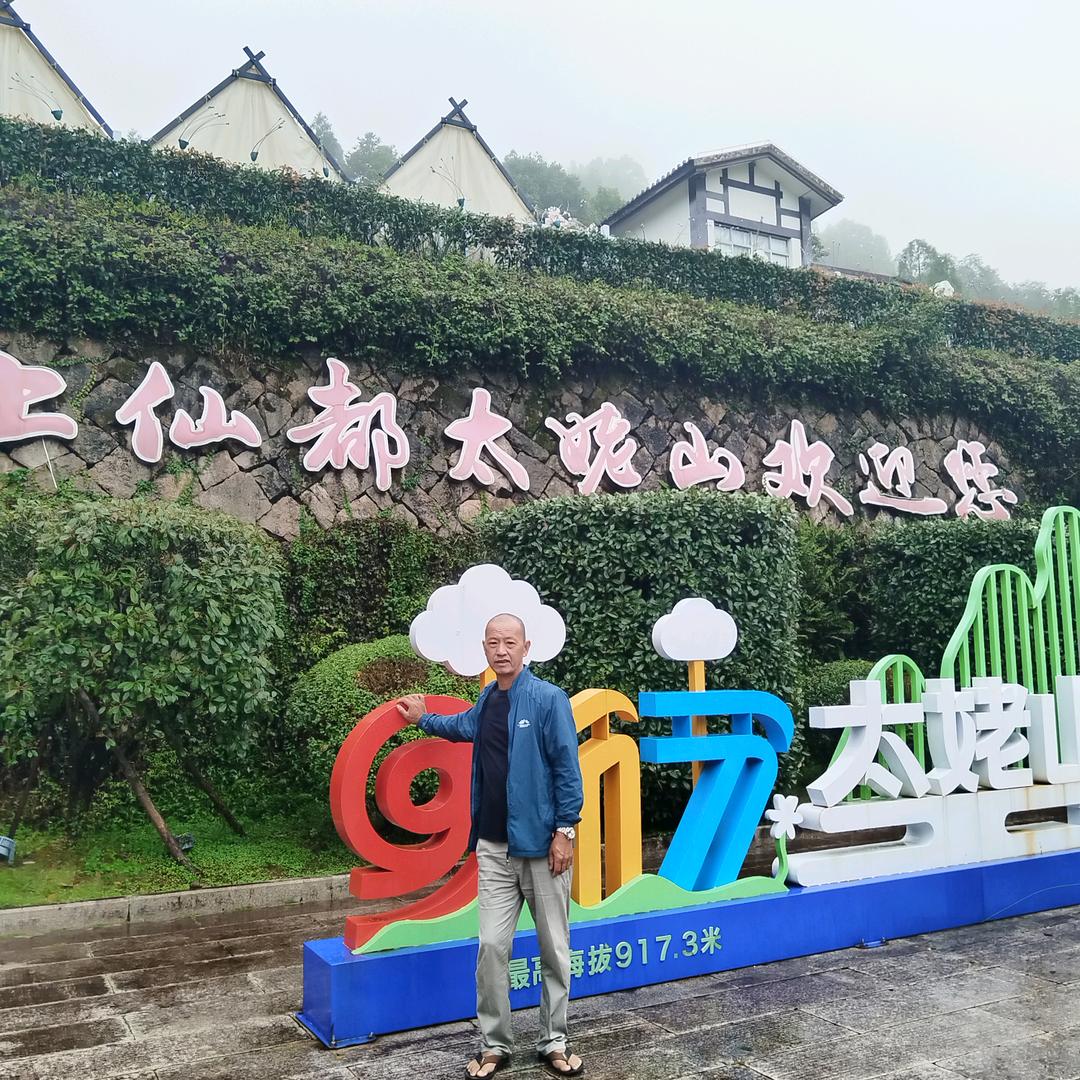 向銭看。向厚赚