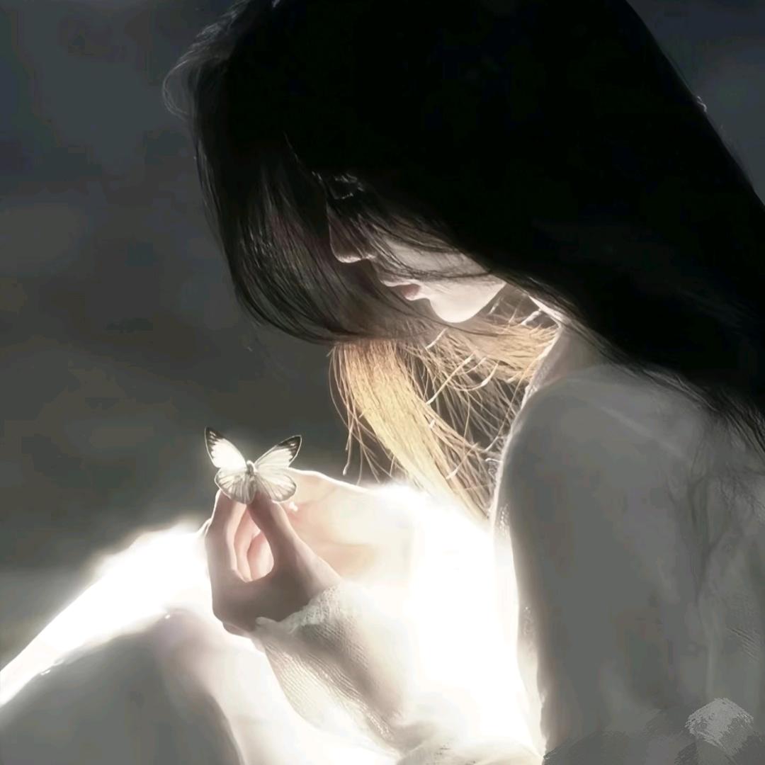 @月彩映疏桐……