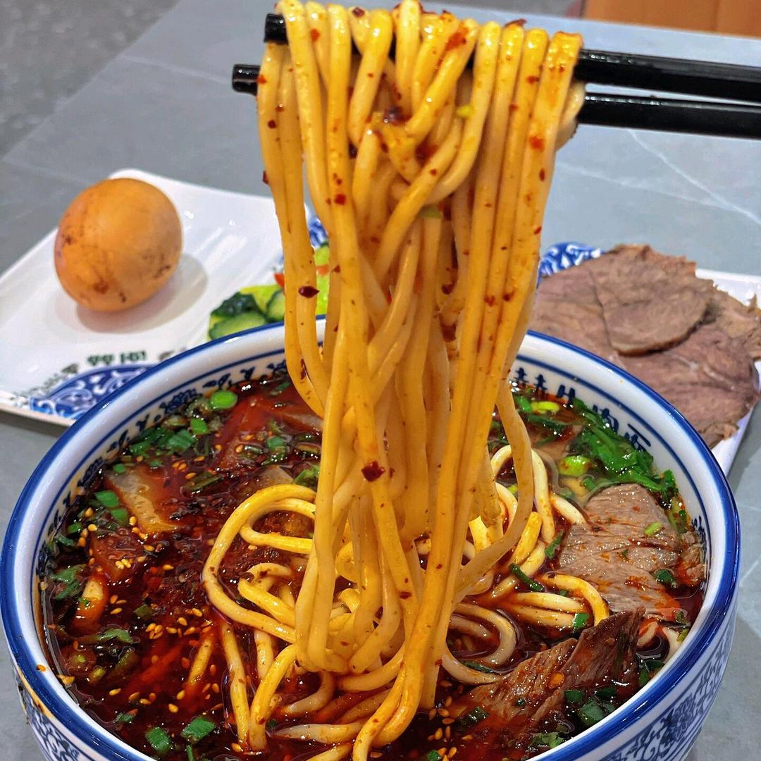 酒泉市涌泉牛肉面（航天家园西门南侧）