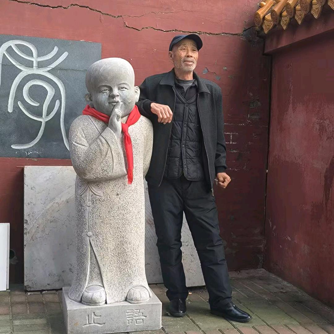 雕刻老僧