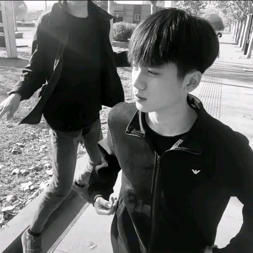 泪是一片透明湖