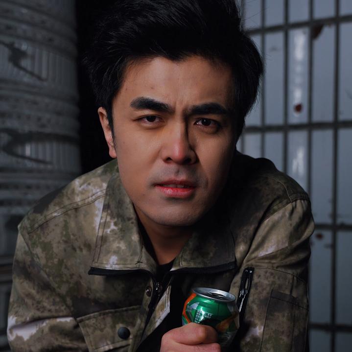 喜剧演员张艺凡