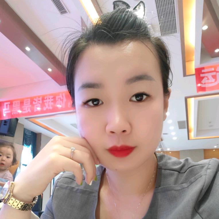 荣成九龙城周大生妍姐