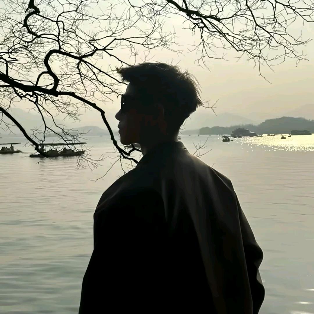 最后的轻语🚶‍♀️