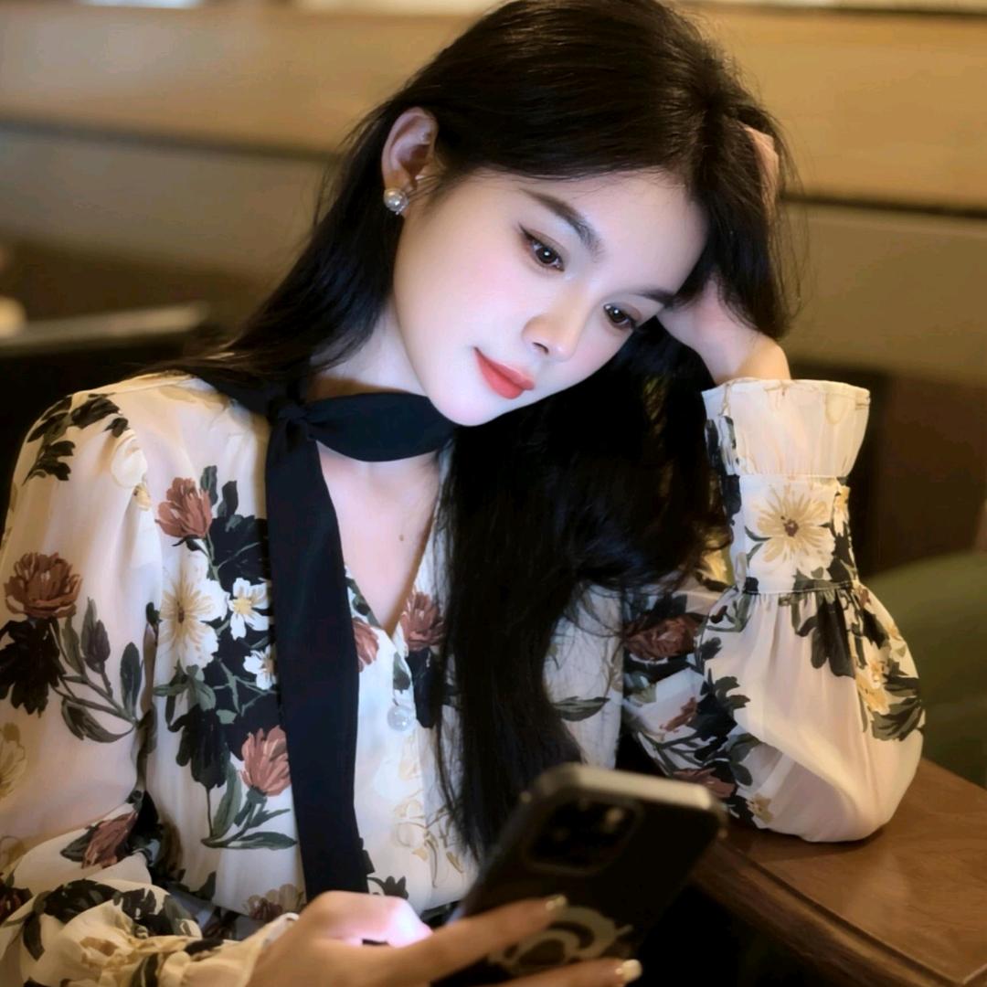 · Lᴗo·ᰔᩚ · 🥂