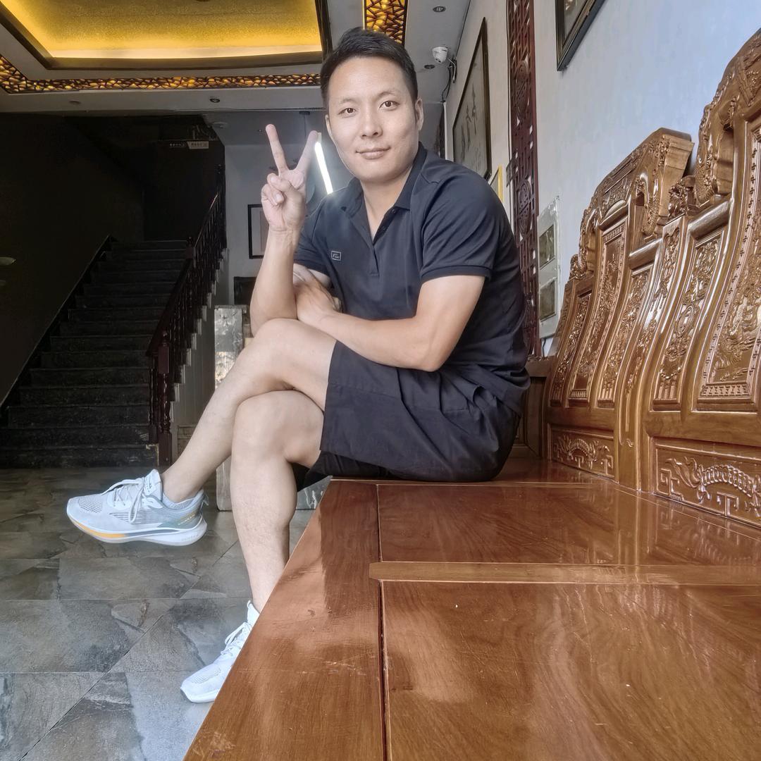 河南一哥（爱跑步、健身、健腹轮爱好者）