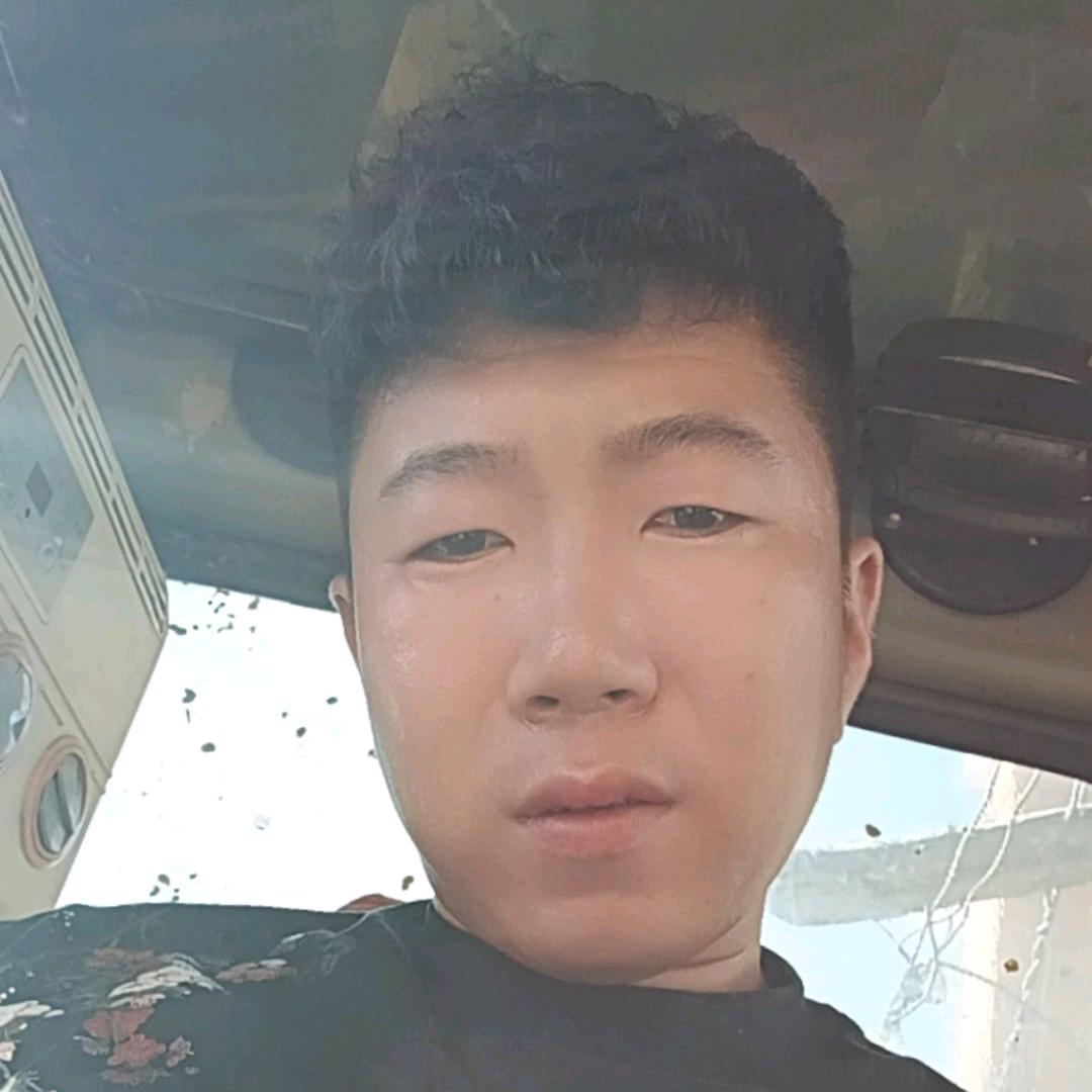 张臣，挖机出租