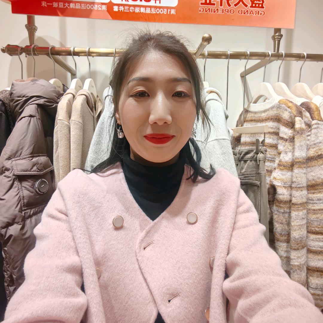 在巴中卖女装的西施