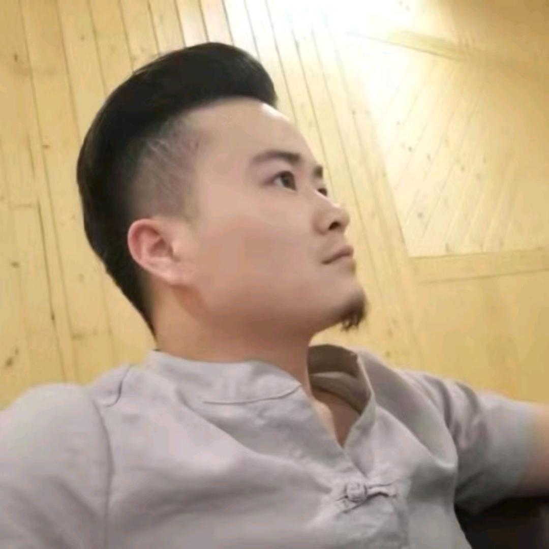 龙二哥  努力生活