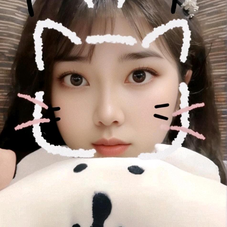 躲在角落里的猫