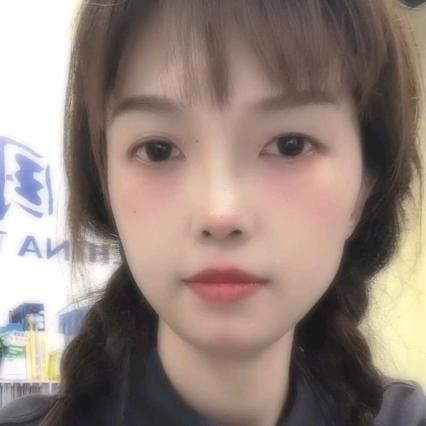 卖手机的小姑娘