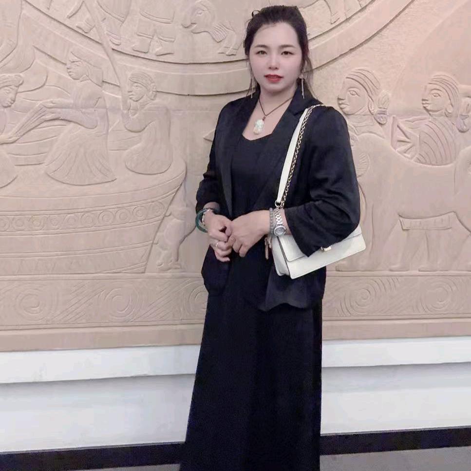 陆总裁。