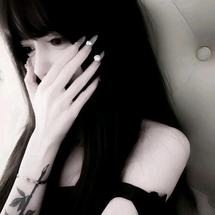 冷冰冰.