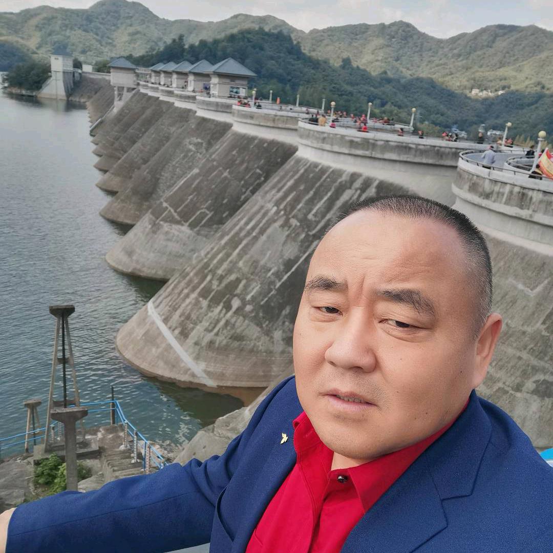 红哥(晚9.30开播聊天）