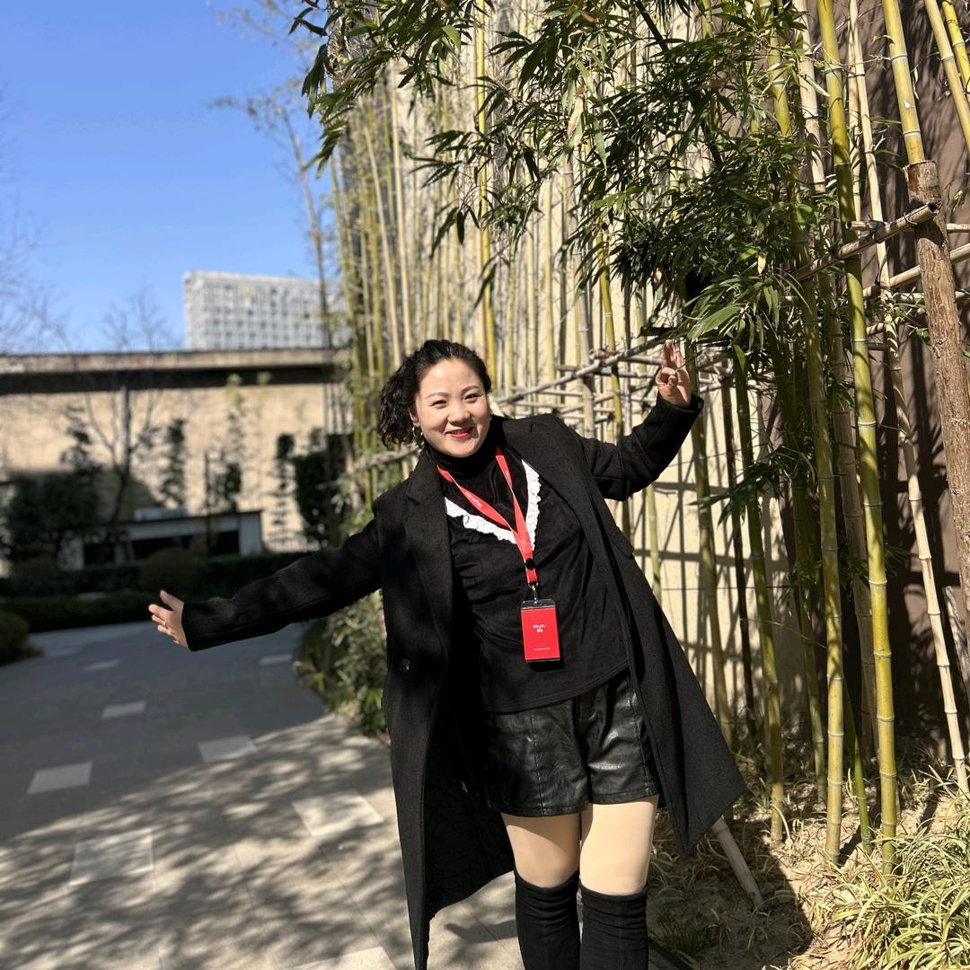 卖房子的小姐姐
