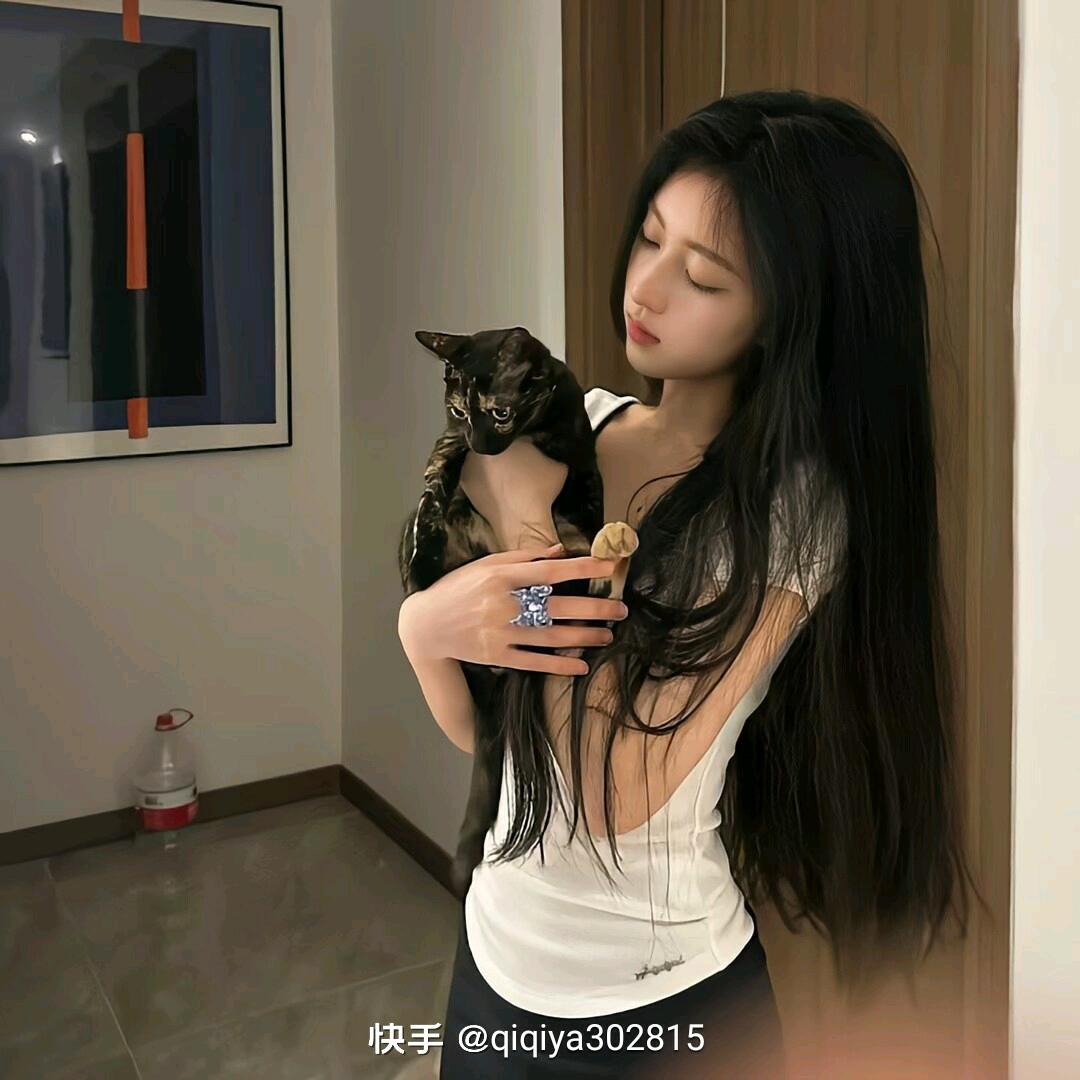 JyU