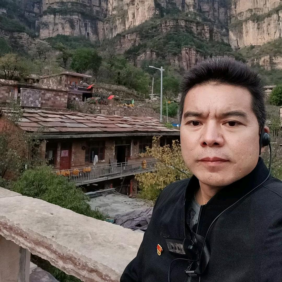 70后助农村支书