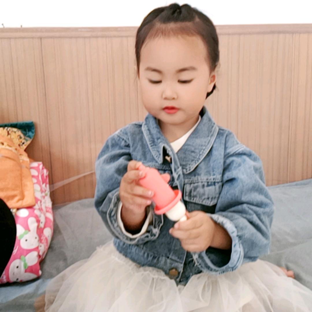 妍妍和奶奶的日常生活