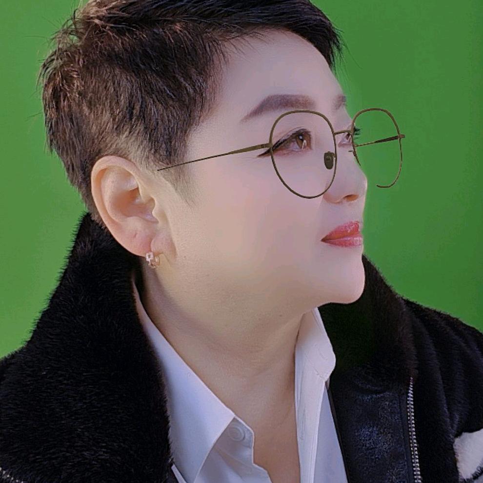王   彤