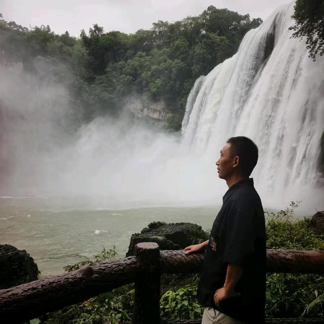 ☞初吻给了烟☜