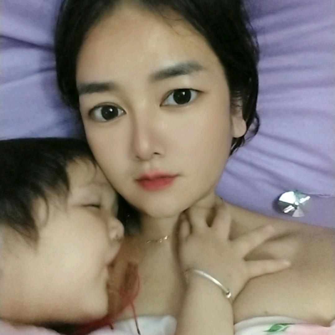 萌妹妈，单亲带娃