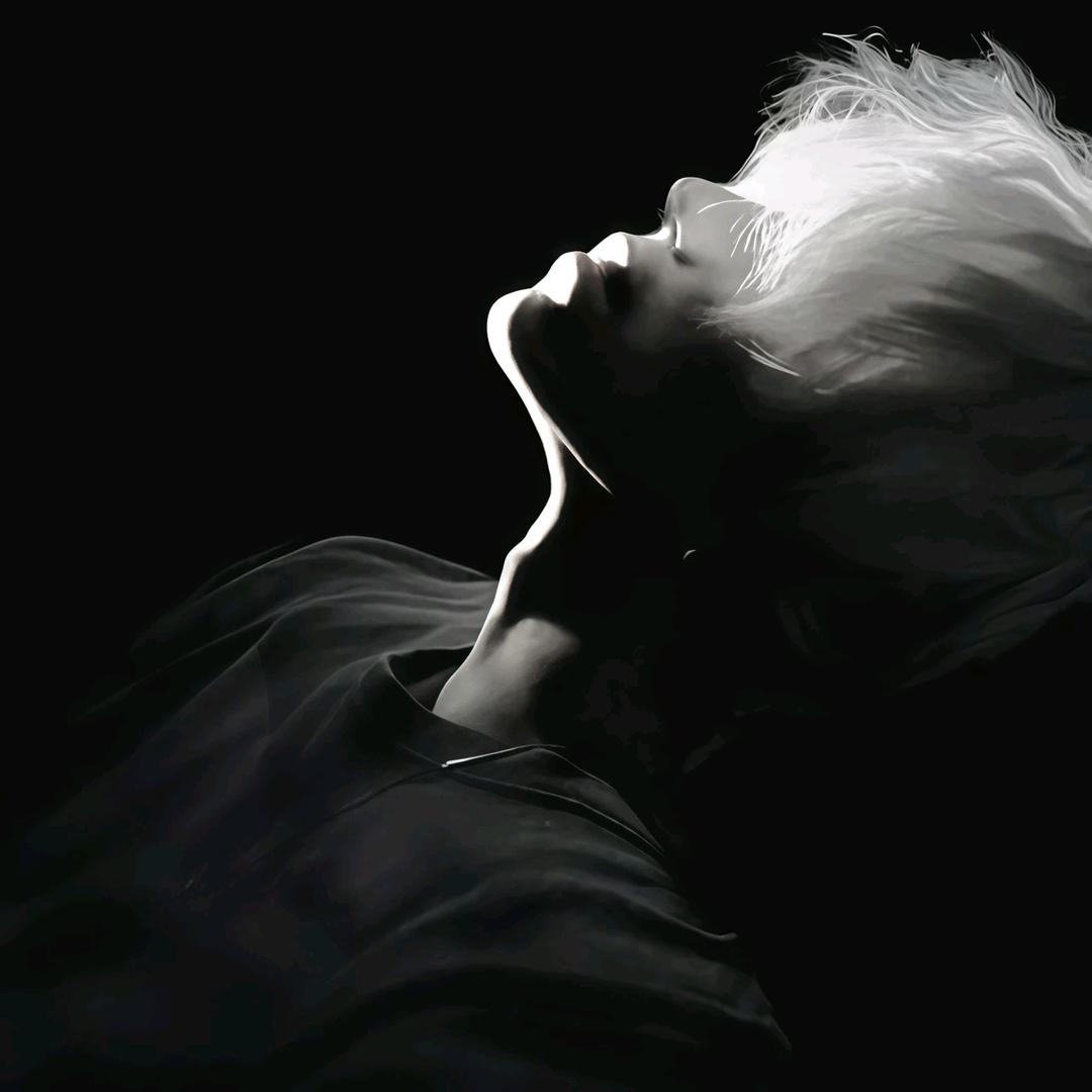v