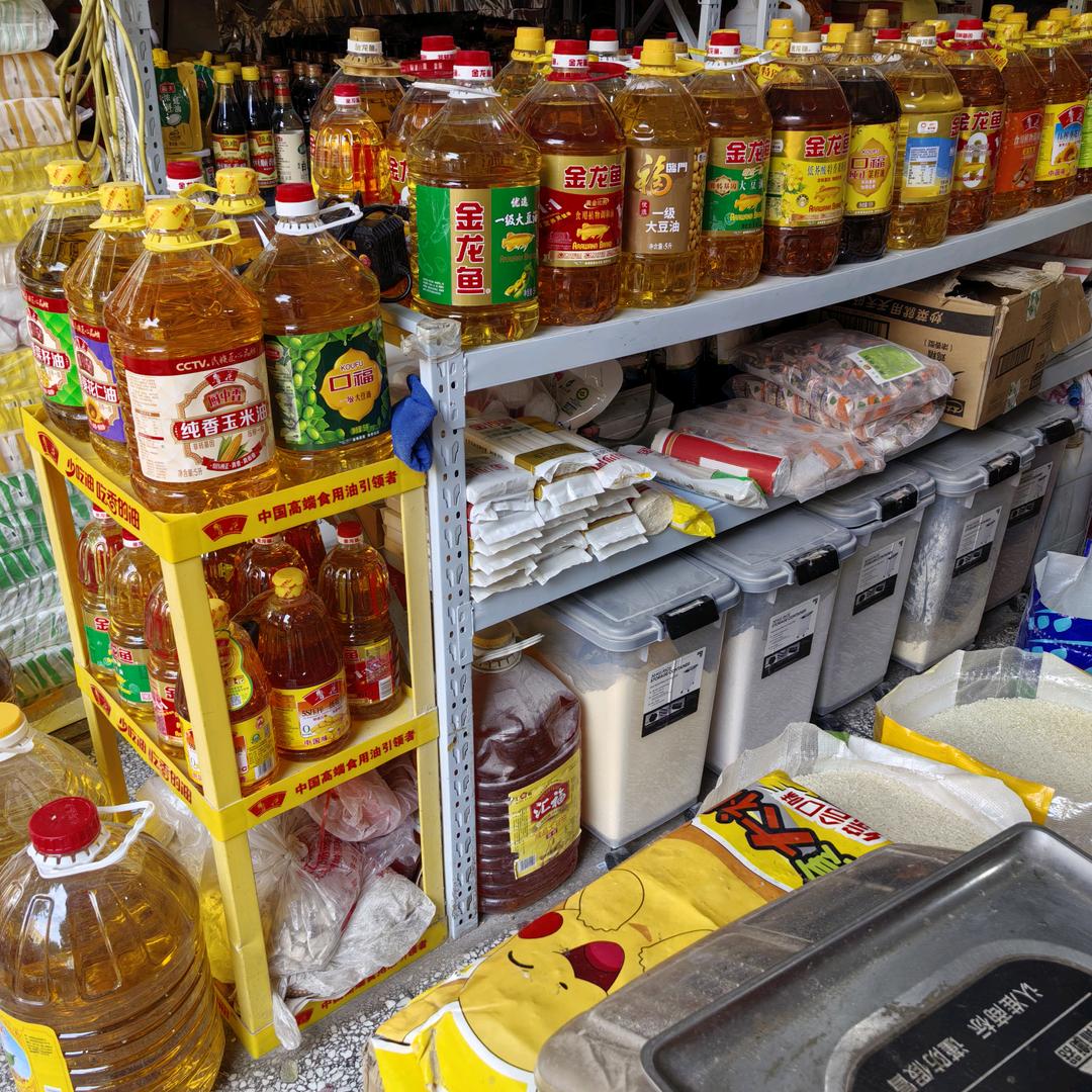 新疆天山面粉，金龙鱼米面油，中粮高筋烩面