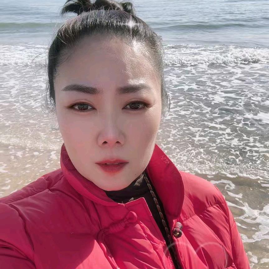 思俪雅丽娜鲁泽观天下：（男士拒绝私聊）