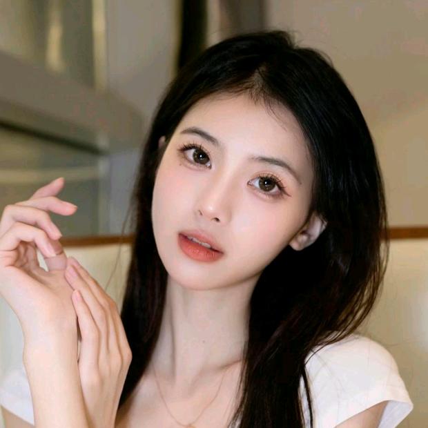 👀妮妮可亲