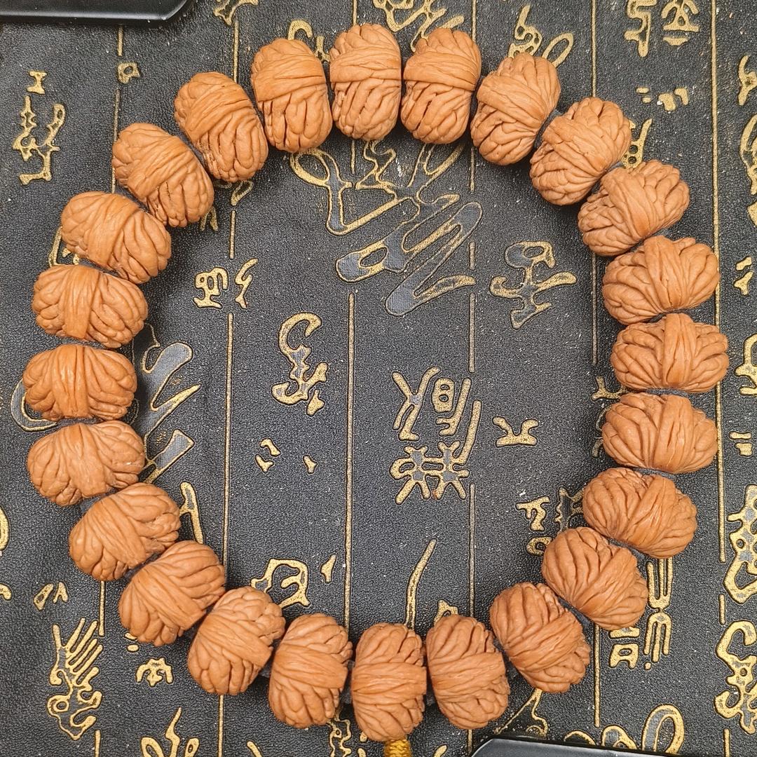 品轩龙纹桃核