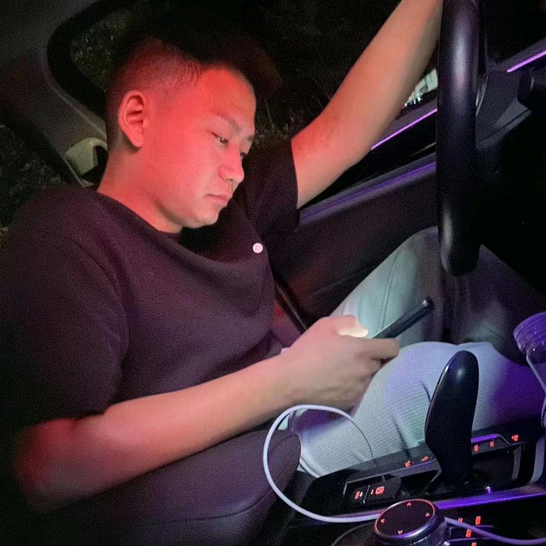 不会拍照的小洪