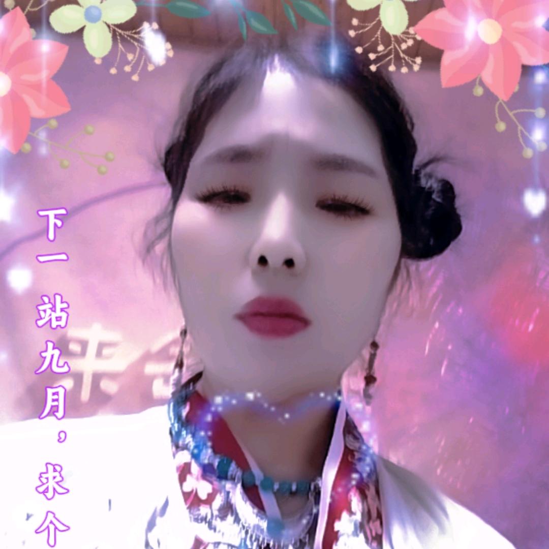 飞 姐晚上9点50唱歌🎤+聊天带货