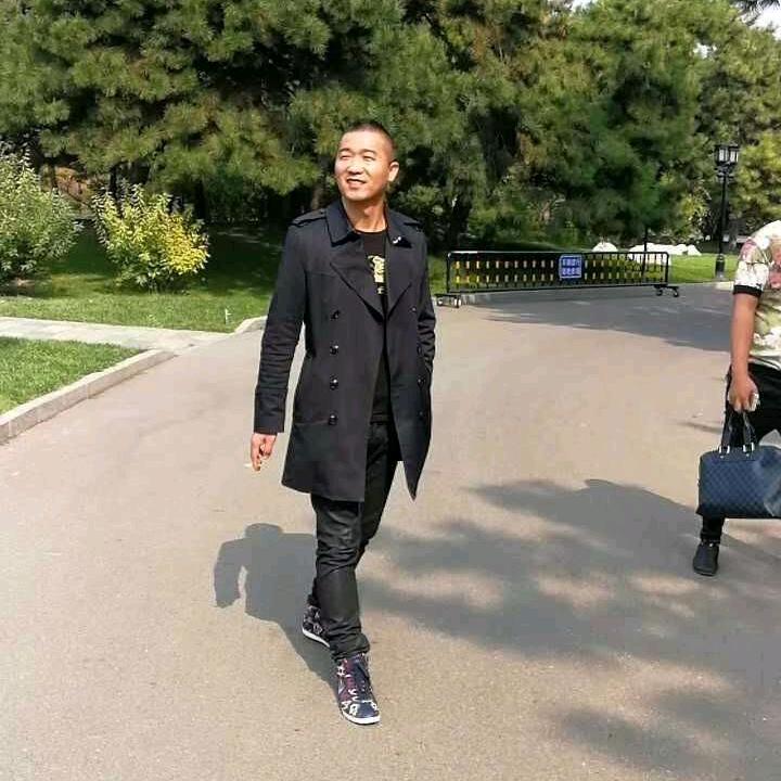 董勇.