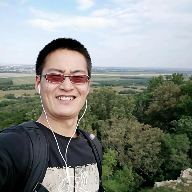 东北小强哥（00后每天直播7:25）