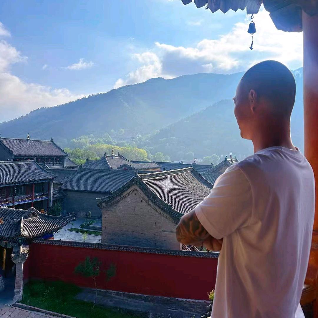 李 哈 哈