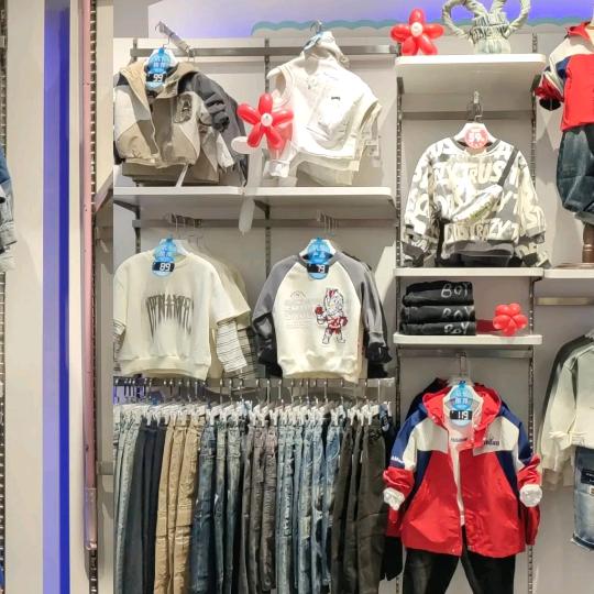 泾河新城台修永百货店