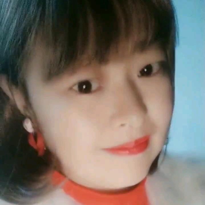 芯芯，💍💄👜🧣🌹
