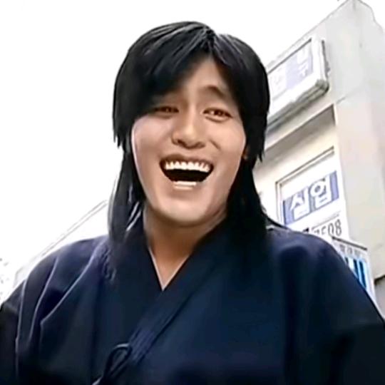 闷骚莫莫