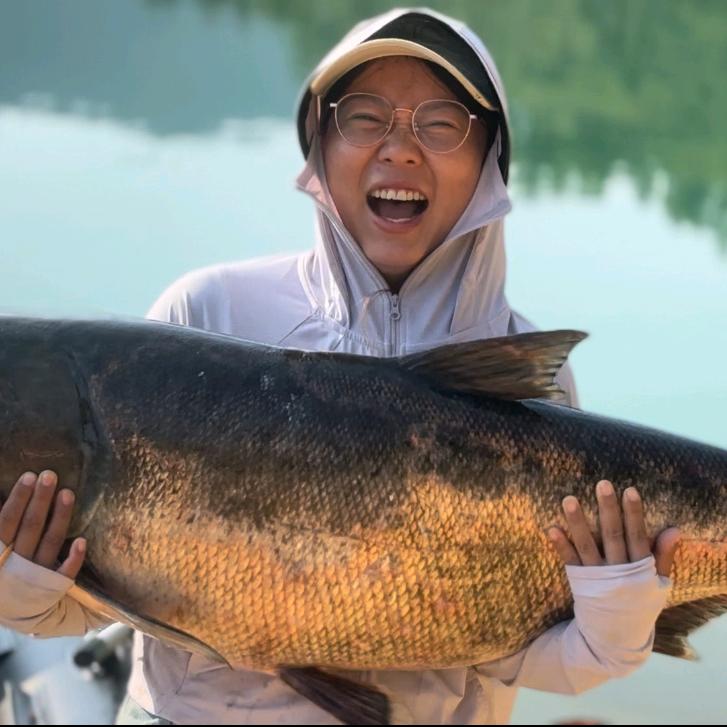 二狗荒野垂钓生活