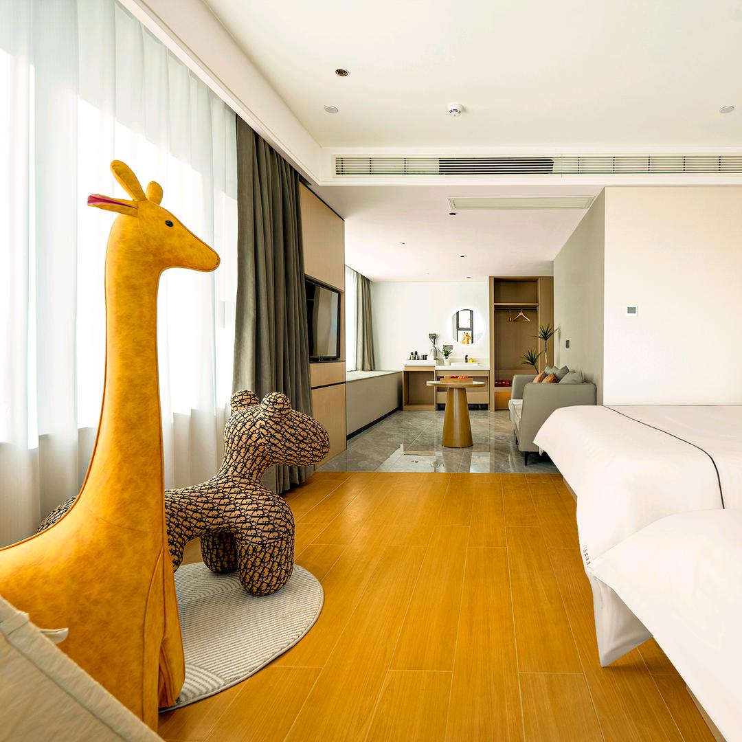 西岸·巨幕酒店（泰安高铁站店）