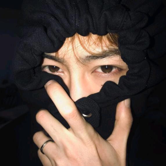 🌜⃢👁ᆺ👁⃢🌛