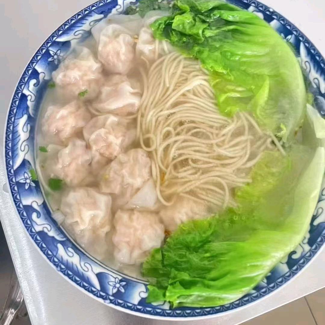容县廂南大道摆摊韦燕云吞